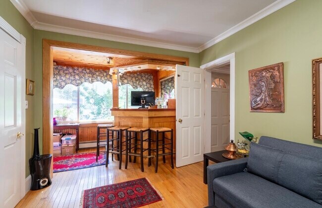 Building Photo - 24 Jane St