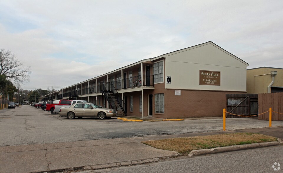 Primary Photo - Pecan Villa Apartments