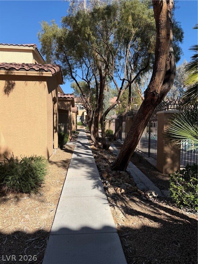 Building Photo - 2060 Rancho Lake Dr