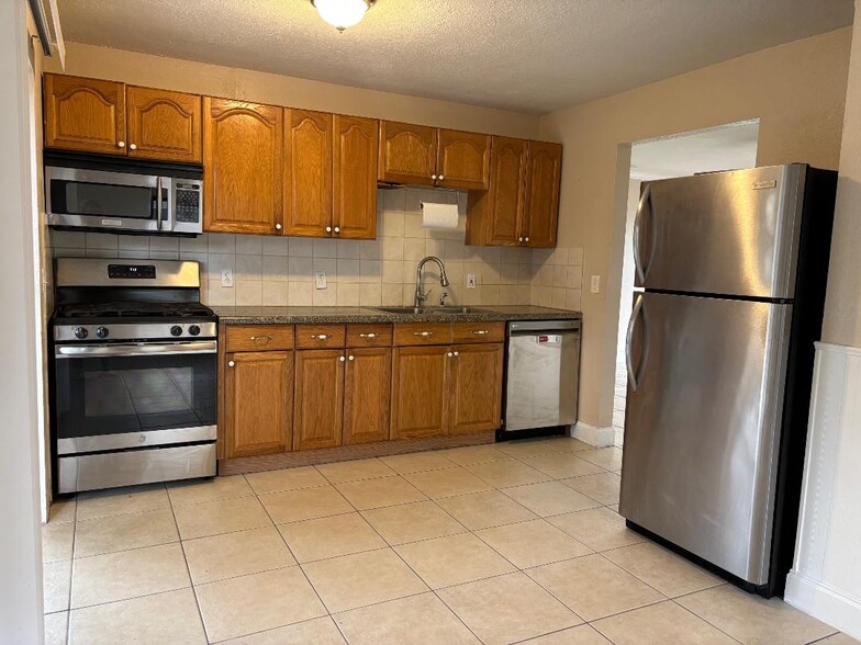 Kitchen - 301 Cherry St