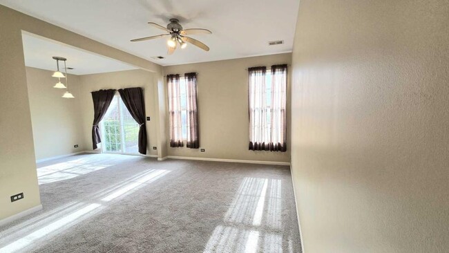 Building Photo - 2 bedroom in Naperville IL 60563