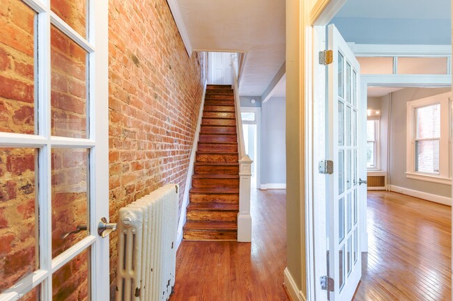 Building Photo - Classy Columbia Heights Row Home! 1/2 Off ...