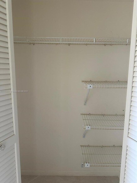 Building Photo - 12524 Shoreline Dr
