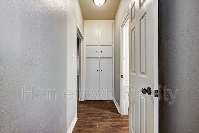 Building Photo - 506 E Harrison Ave