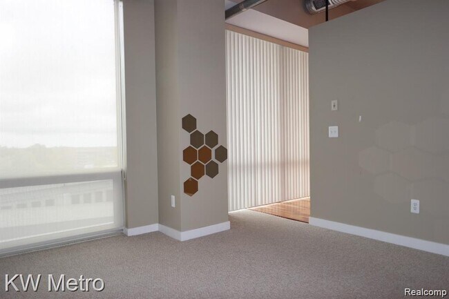 Building Photo - 350 N Main St