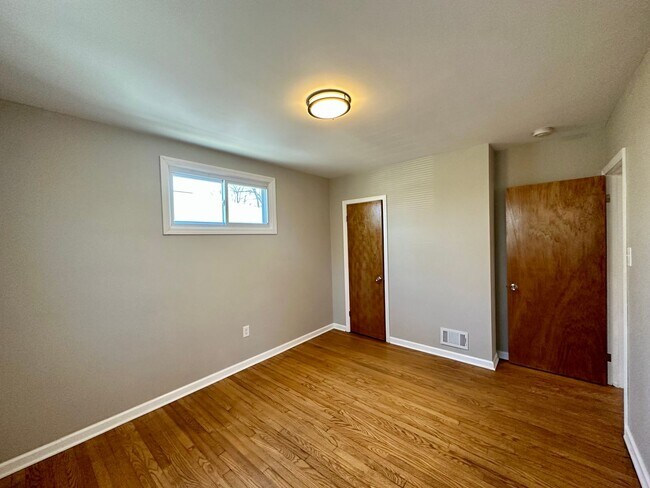 Building Photo - Charming 3 Bedroom/1 Bathroom Home in Essex, Baltimore, MD!