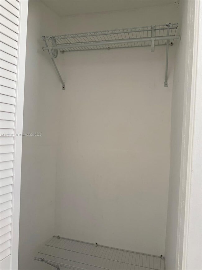 Building Photo - 114 Antilla Ave