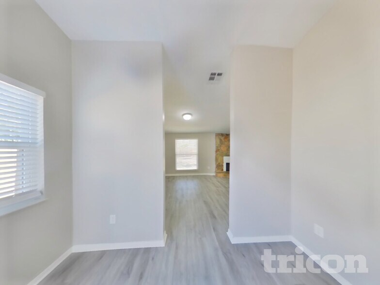 Building Photo - 3183 Bee St E