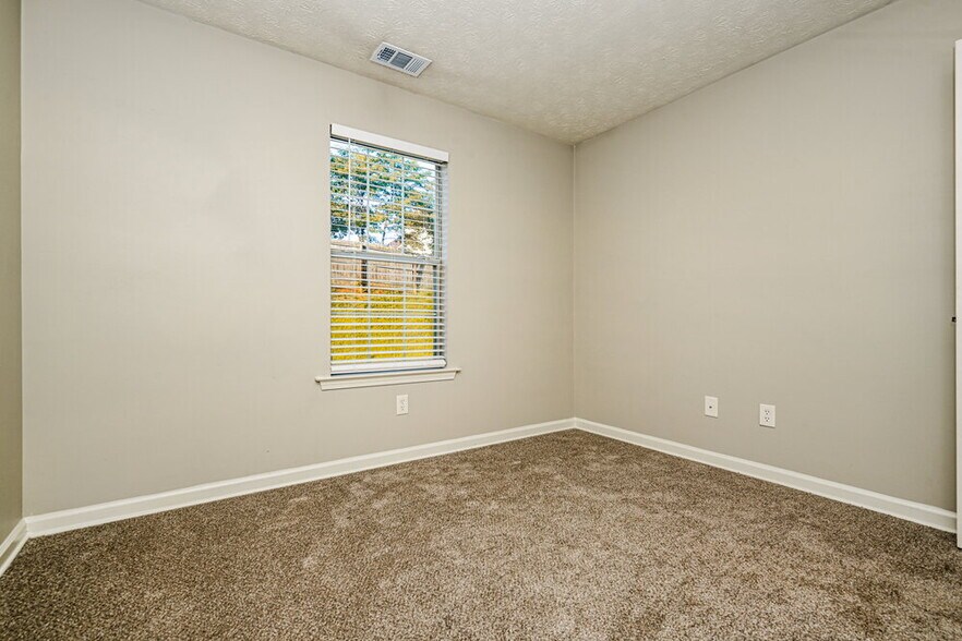 Building Photo - 1025 Borrington Ln