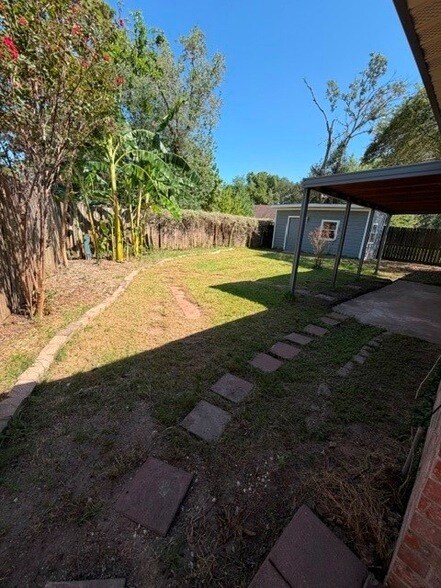 Building Photo - 1507 Sierra Dr