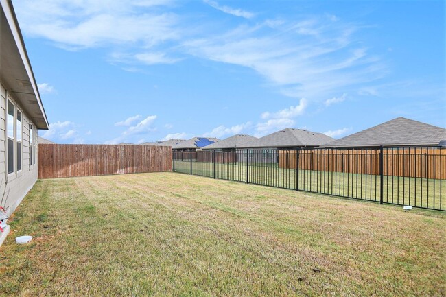 Building Photo - LOVELY HOME IN THE LIBERTY TRAILS ADDITION!