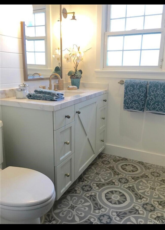 Building Photo - 5409 W 138th Plz