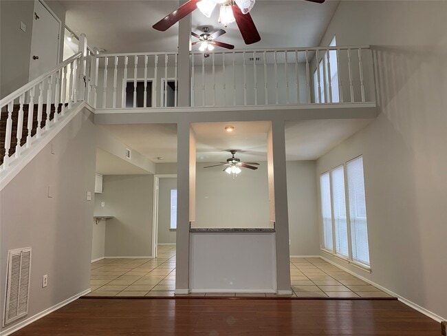Building Photo - 2 Goldthread Ct