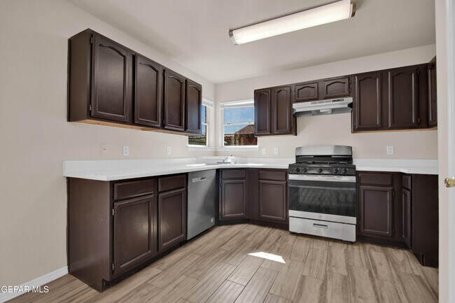 Building Photo - 11816 2 Towers Dr