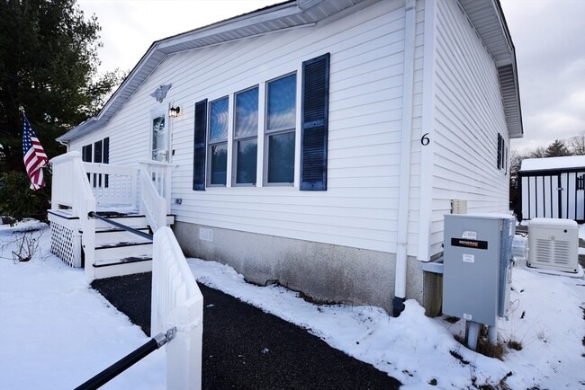 Building Photo - 6 Canterbury Ln