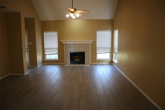 Building Photo - 9724 Old Field Dr