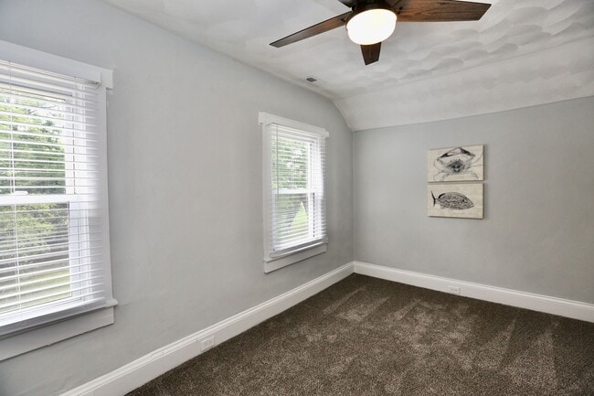 Building Photo - Updated & Ready 09-19-25! Pet Friendly - F...