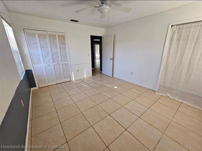 Building Photo - 138 Friendly Cir