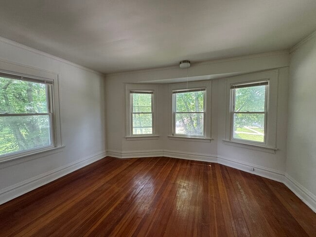 Building Photo - 519 S Hale St