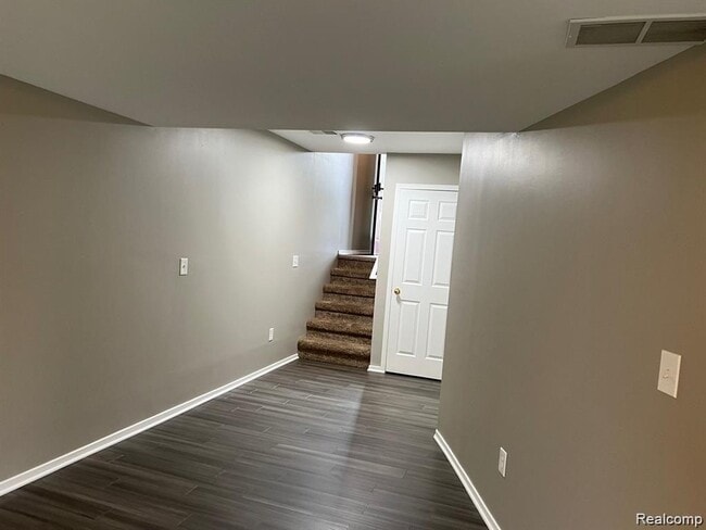 Building Photo - 9529 Greenfield Ct