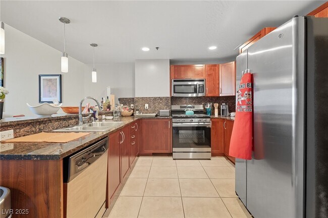 Building Photo - 150 S Las Vegas Blvd