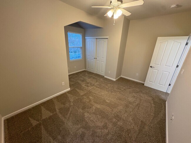 Building Photo - Gorgeous 5 Bedroom, 3.5 Bath Mountain House Home