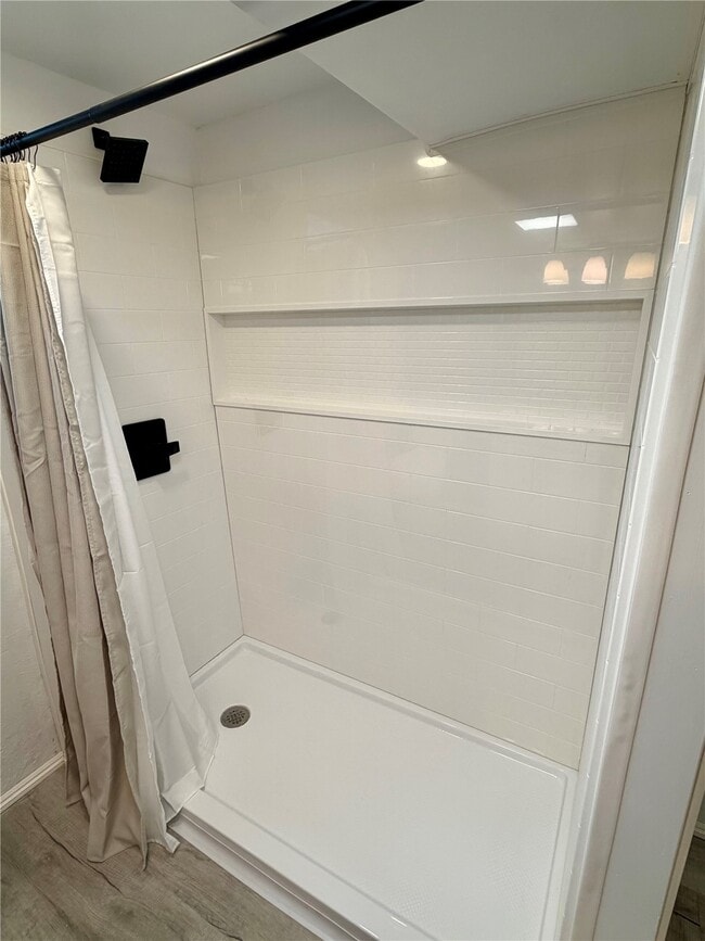 Building Photo - 317 Thomas Ave