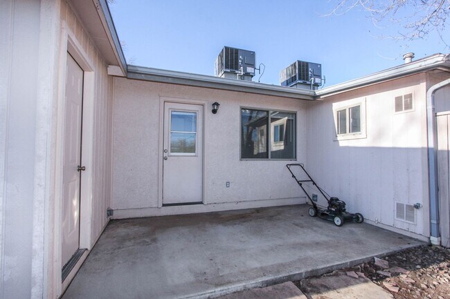 Building Photo - 8040 E Lakeshore Dr