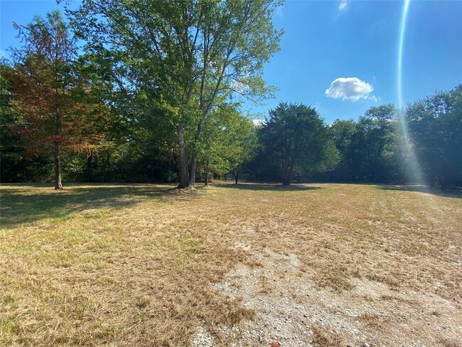 Building Photo - 20 White Oak Dr