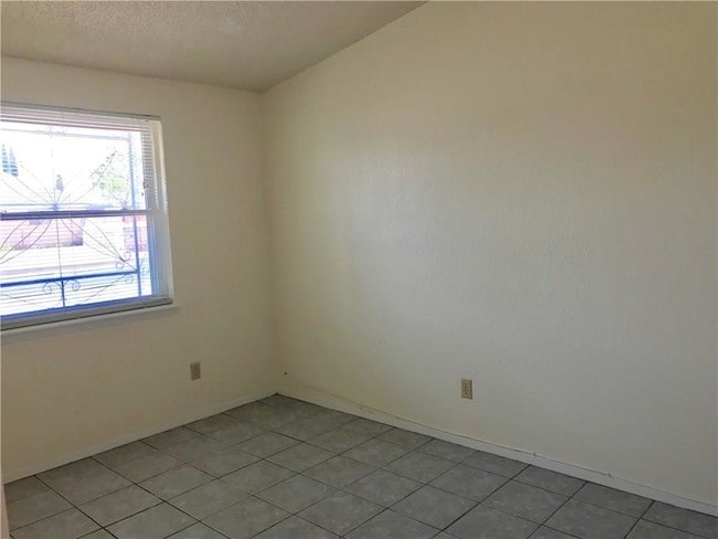 Building Photo - 8500 Lakehurst Rd