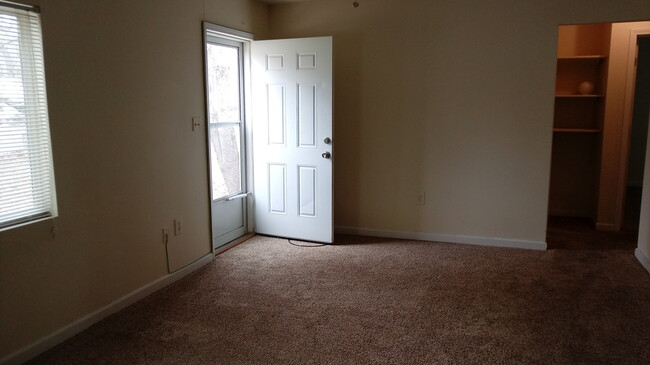 Building Photo - Save big money on this nice 2BR home!