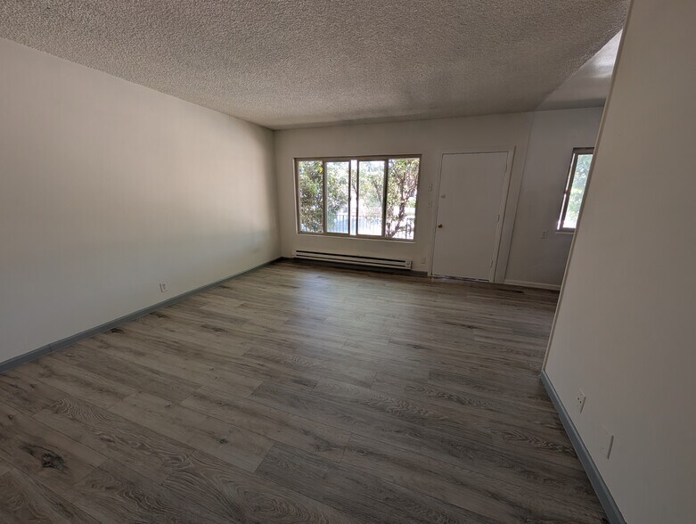 Building Photo - 15308 Orange Ave