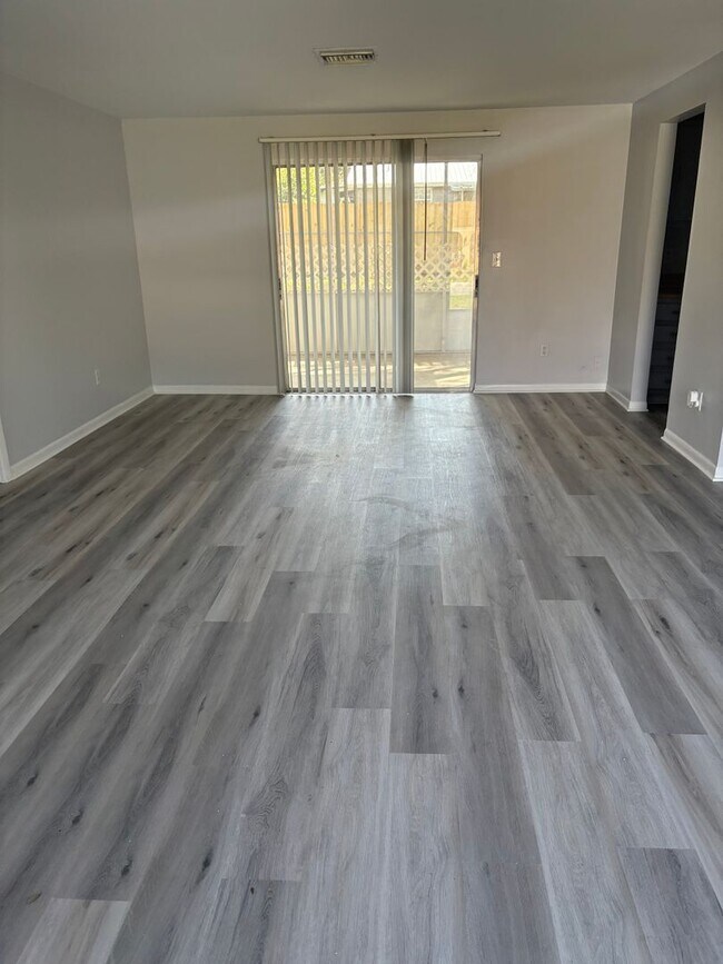 Building Photo - Great 2 large Bedrooms and 2 bath Beauty! Wonderful location. Call Sheila 407-687-7900