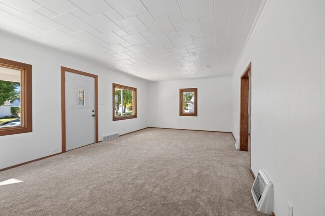 Building Photo - 749 Appleton Rd