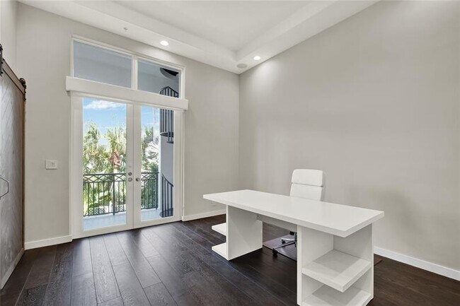 Building Photo - 425 N Ocean Blvd