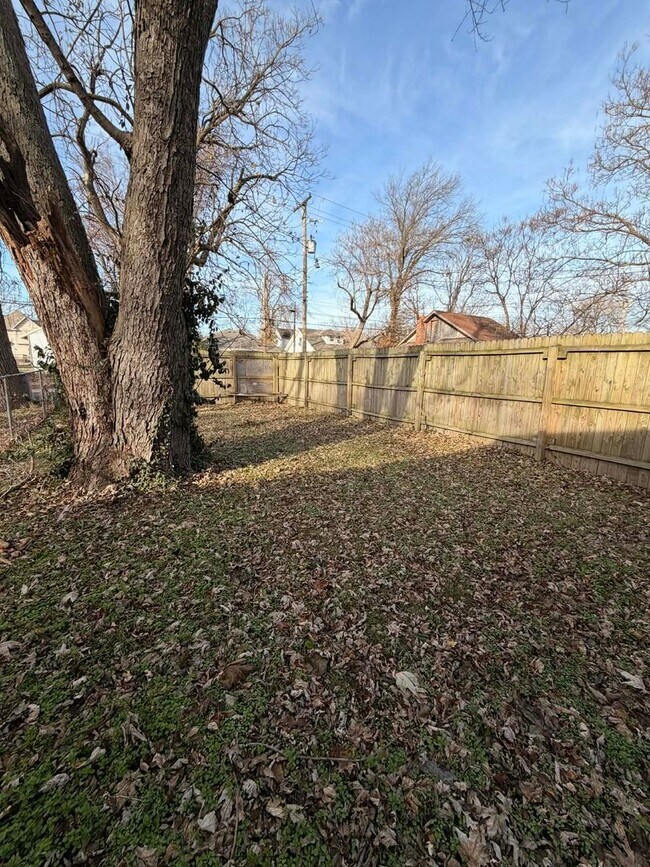 Building Photo - 210&amp;210 1/2 S Pearl