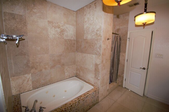 Building Photo - 3134 Homer Dr