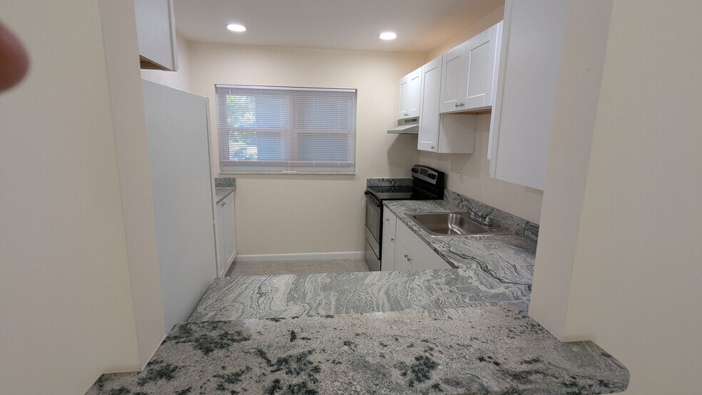 Building Photo - 1900 S Kanner Hwy