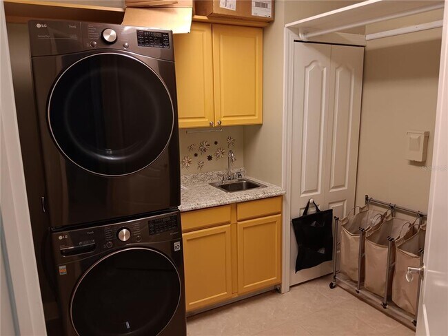 Building Photo - 200 Brightwater Dr