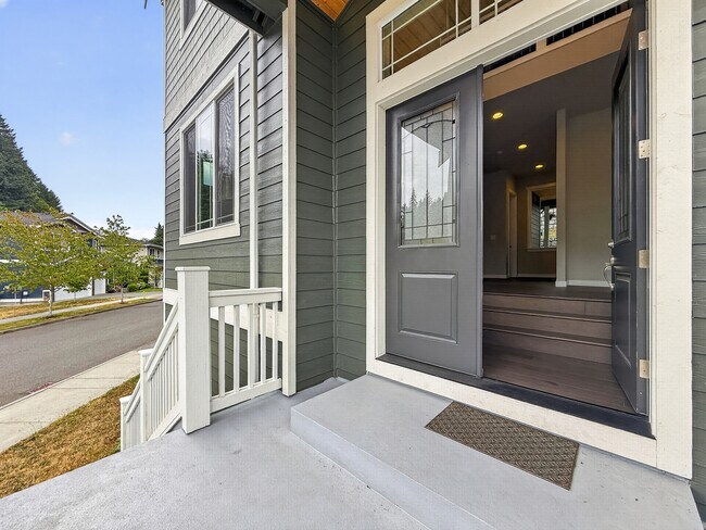 Building Photo - 15249 NE Woodland Pl