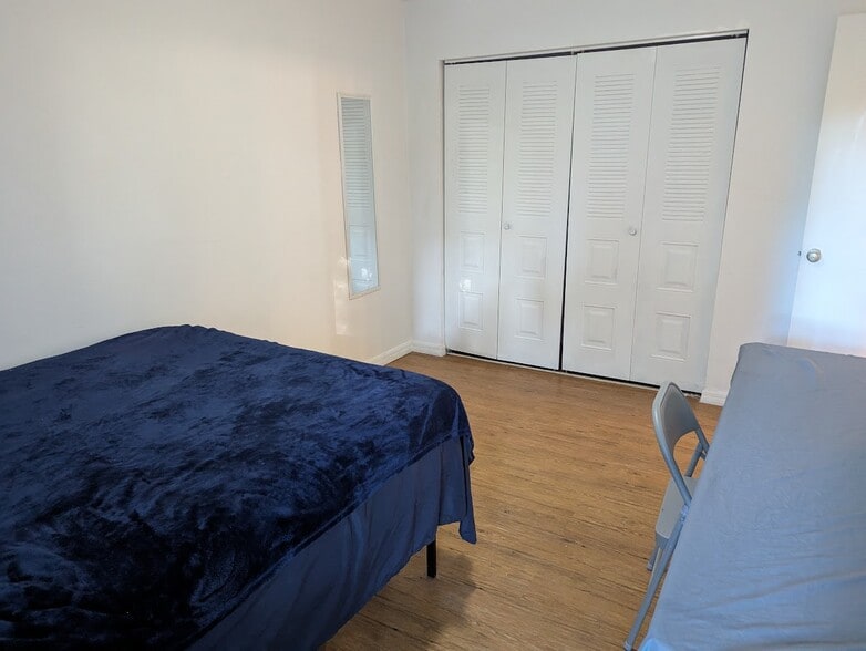 Building Photo - 3600 SW 23rd St