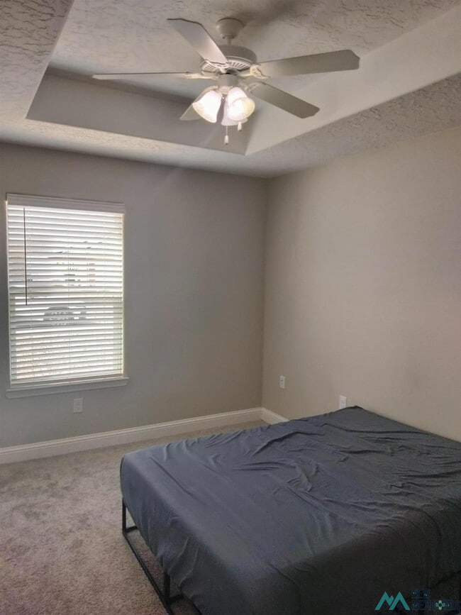 Building Photo - 2115 Roadrunner Dr