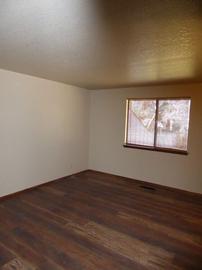 Building Photo - 61591 SE Orion Dr