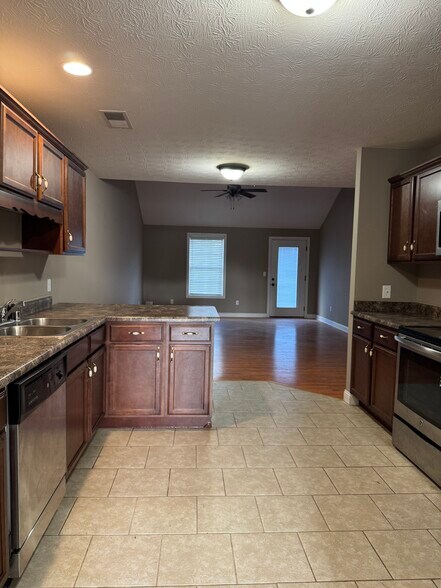 Building Photo - 6068 Lauren Ln