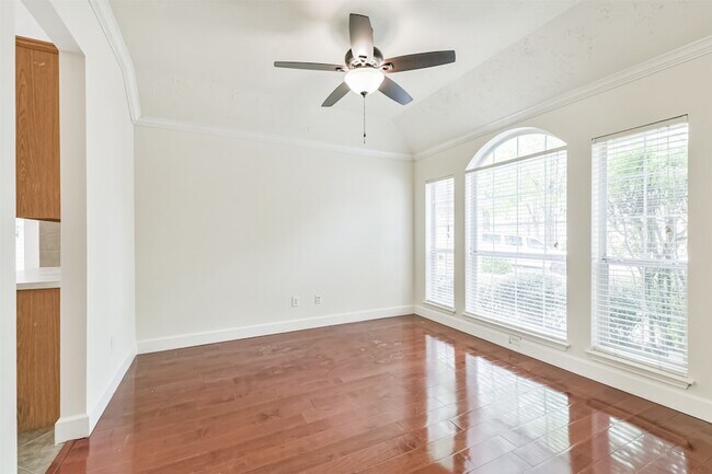 Building Photo - 7 Heron Hollow Ct