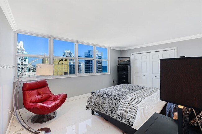 Building Photo - 5838 Collins Ave