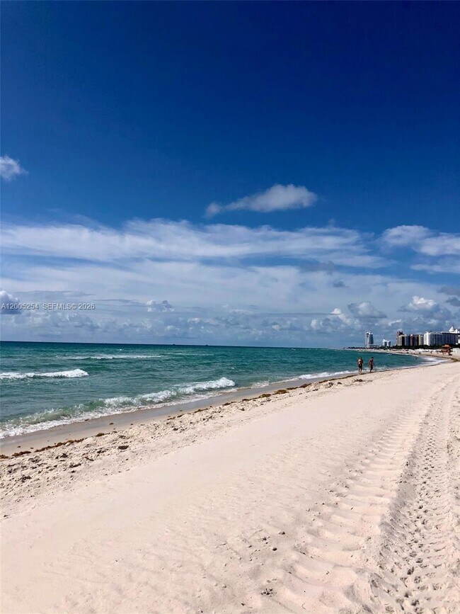 Building Photo - 2625 Collins Ave