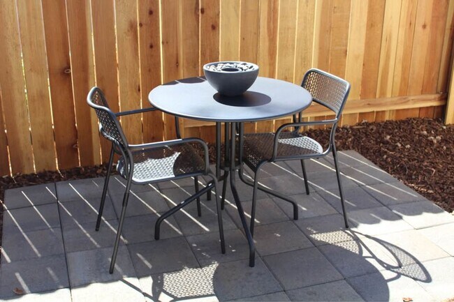 Building Photo - CHARMING