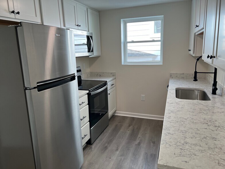 Galley Kitchen - 7 Cypress St