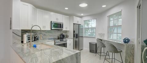 Building Photo - 6553 Via Regina